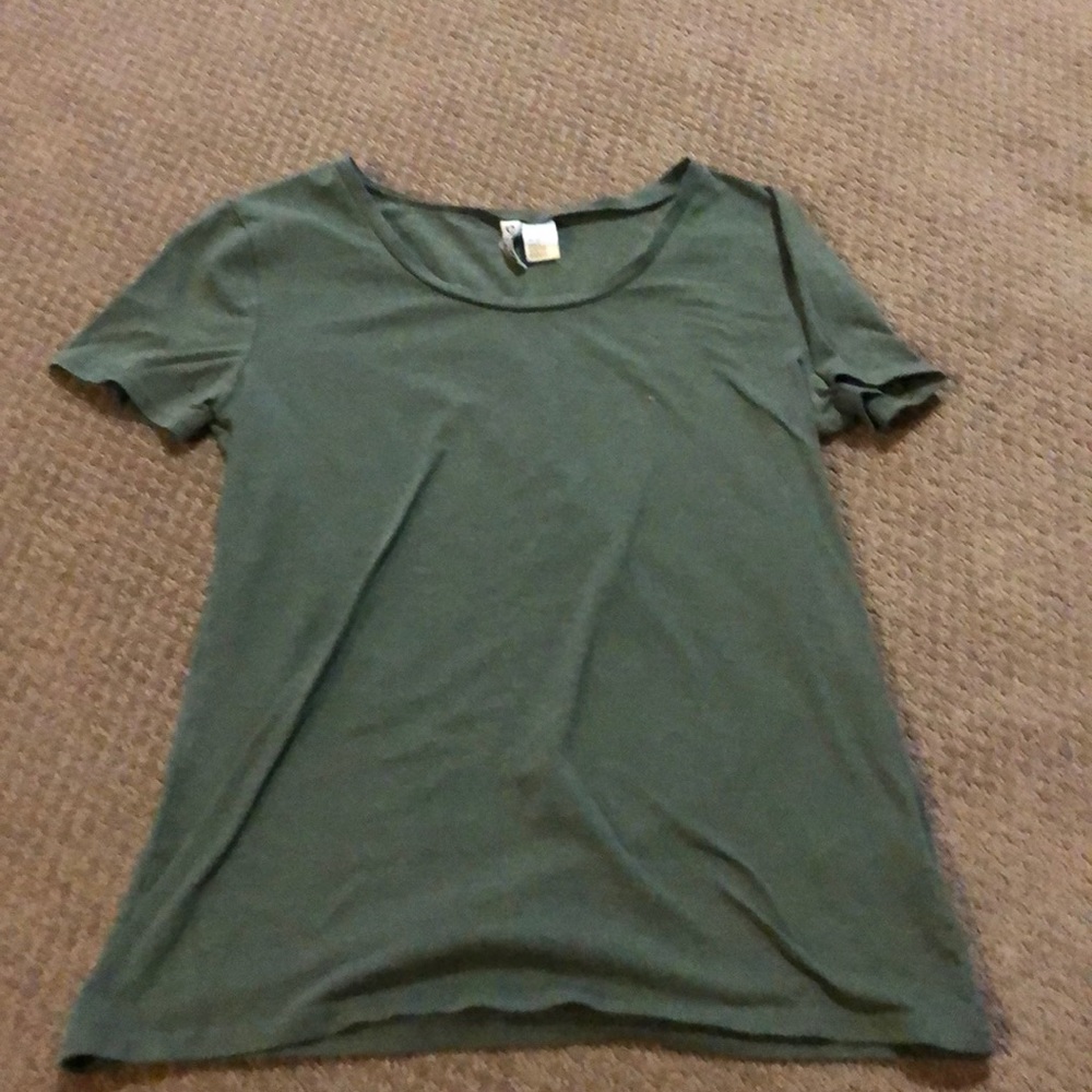 green h&m tshirt